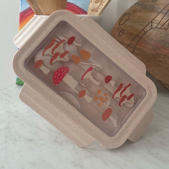 Tupperware 🍄 - Picture 2 of 9